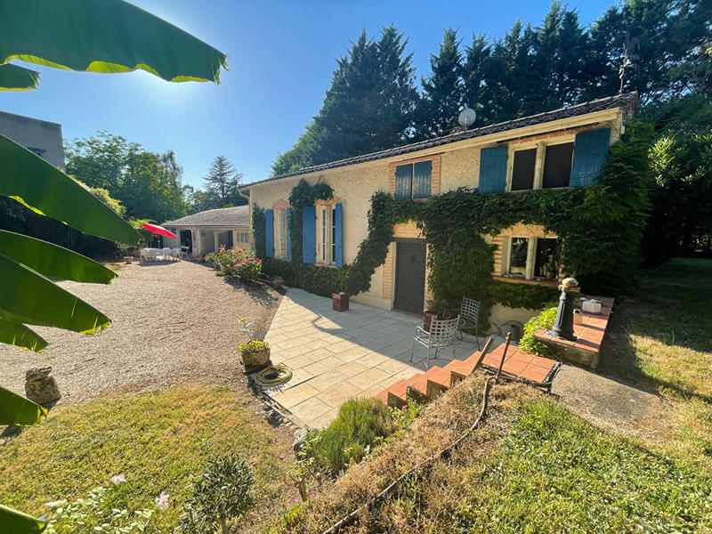 Maison - 220 m² - 6 pièces