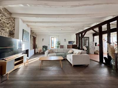 Maison - 207 m² - 7 pièces