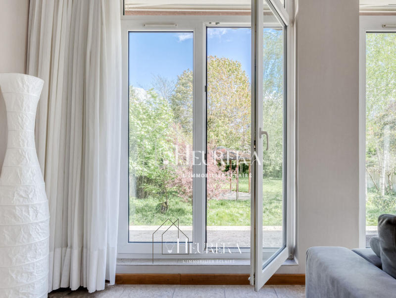 Maison - 220 m² - 8 pièces