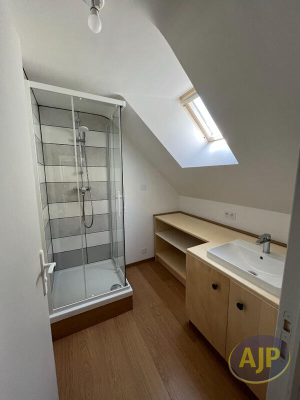 Maison - 96 m² - 5 pièces