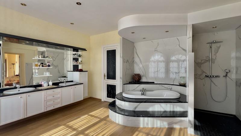 Maison - 454 m² - 12 pièces