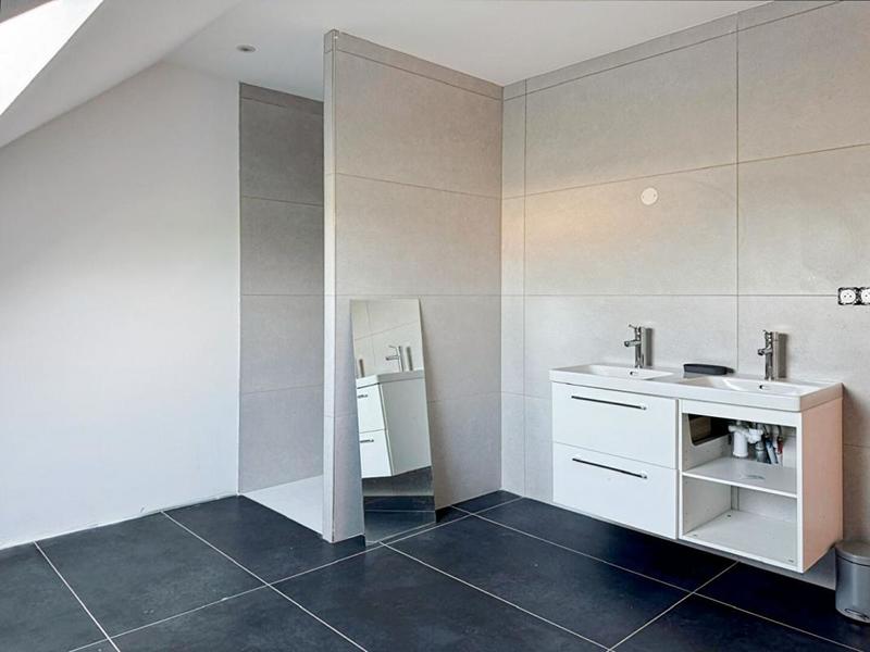 Maison - 210 m² - 6 pièces