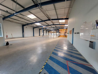 Local d'activité / Entrepôt - 1 204 m²
