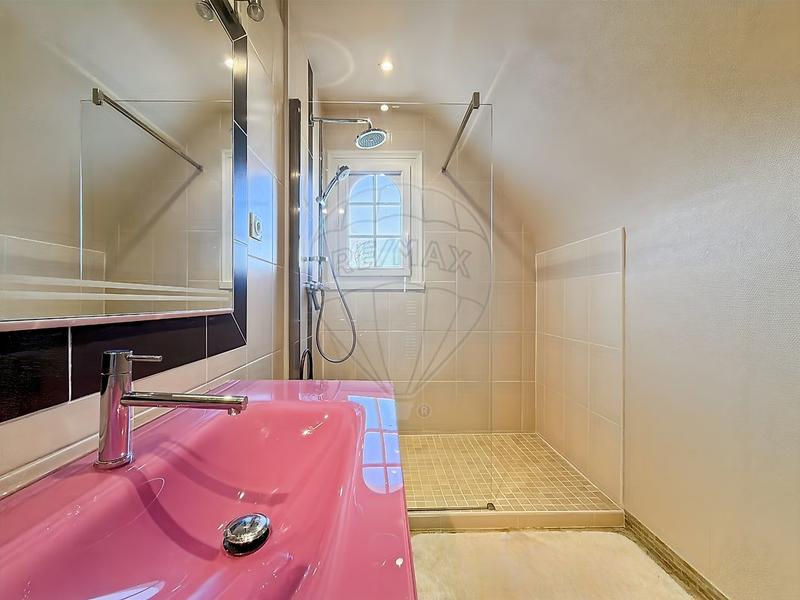 Maison bourgeoise - 211 m² - 4 pièces