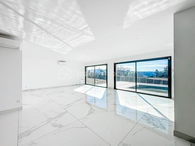 Maison - 198 m² - 6 pièces