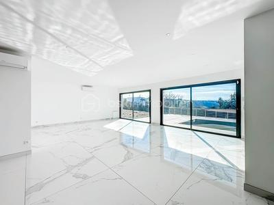 Maison - 198 m² - 6 pièces