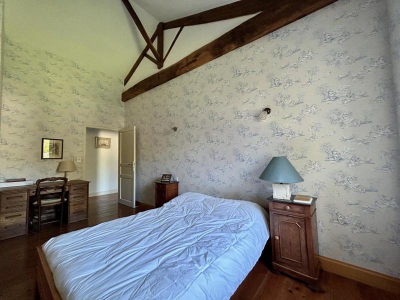 Maison - 335 m² - 10 pièces