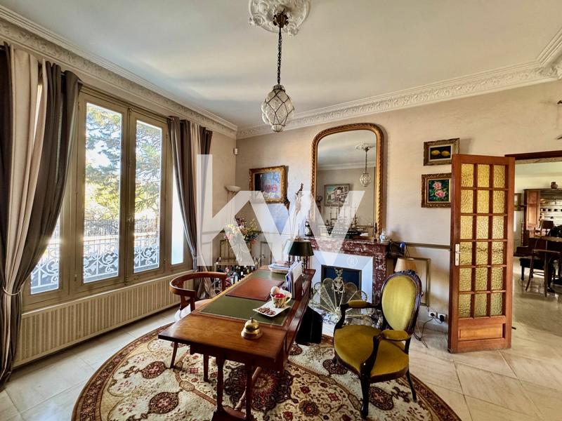 Maison - 380 m² - 10 pièces