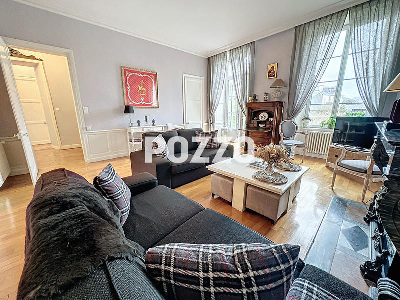 Maison - 265 m² - 9 pièces