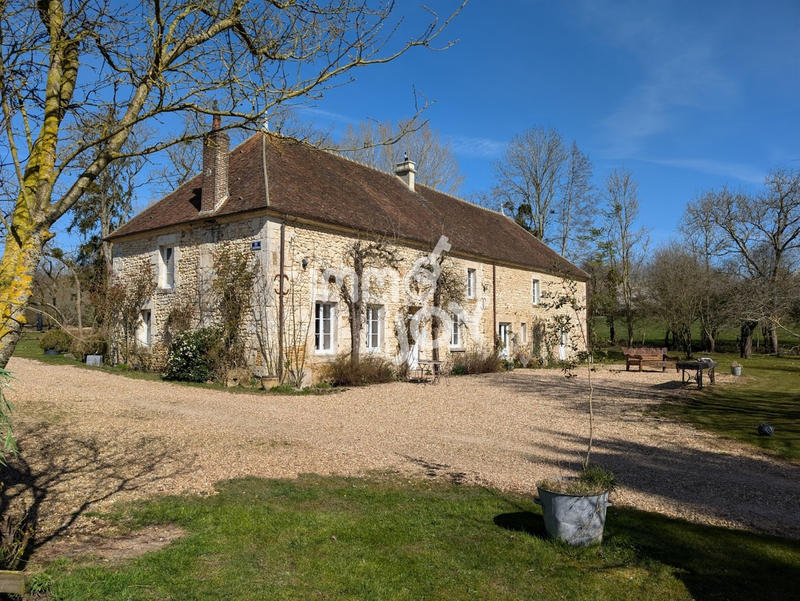 Propriété - 480 m² - 10 pièces