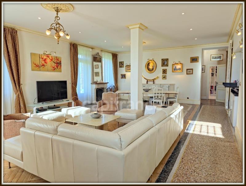 Maison bourgeoise - 266 m² - 10 pièces