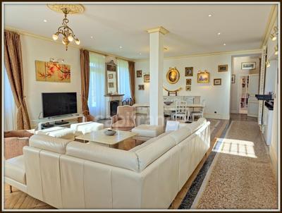 Maison bourgeoise - 266 m² - 10 pièces