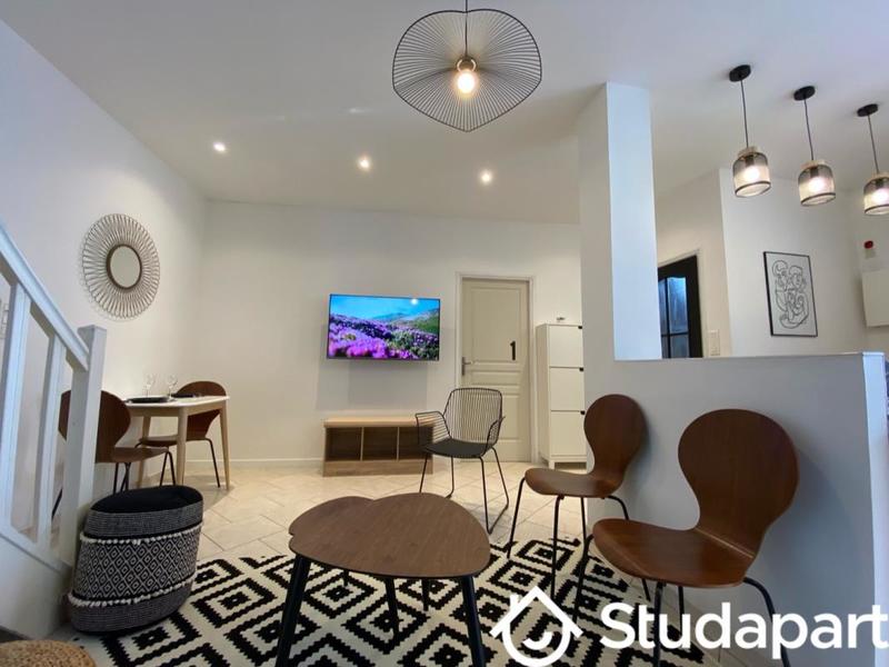 Chambre - 10 m² - 1 pièce