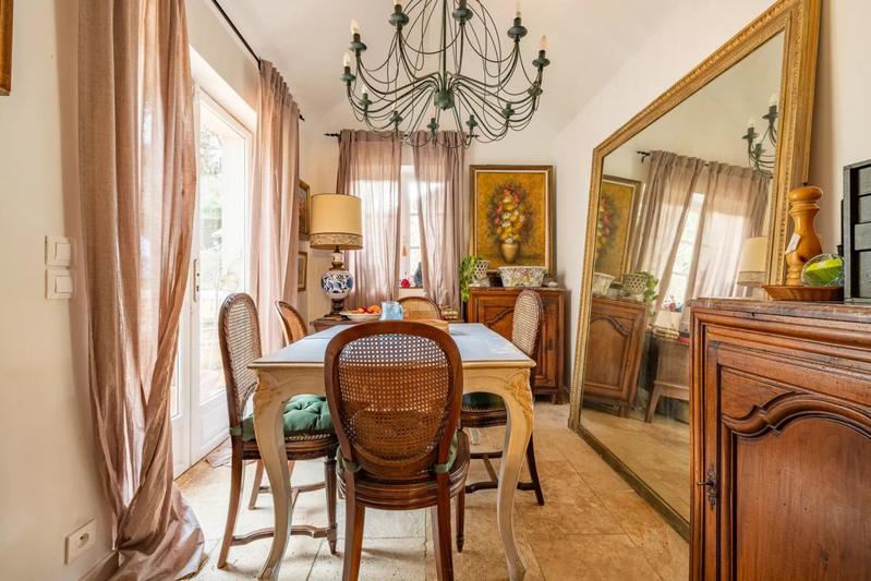 Maison - 212 m² - 9 pièces