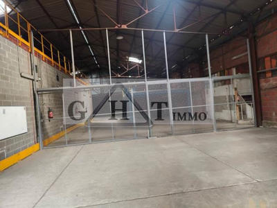 Entrepôt - 2 340 m²