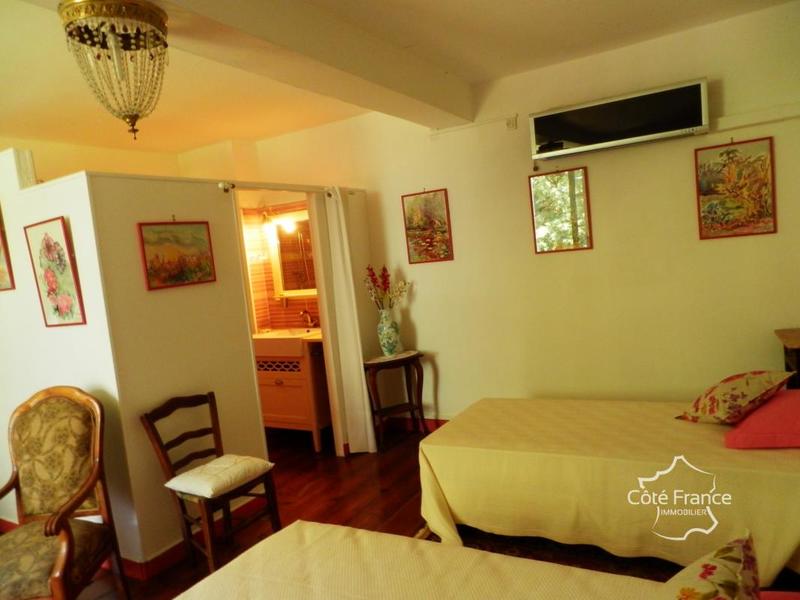 Propriété - 495 m² - 16 pièces