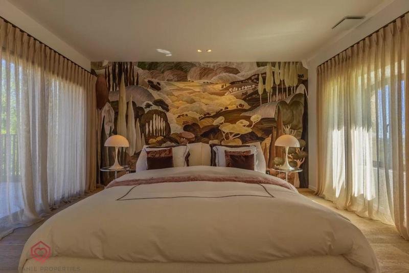 Maison - 233 m² - 5 pièces