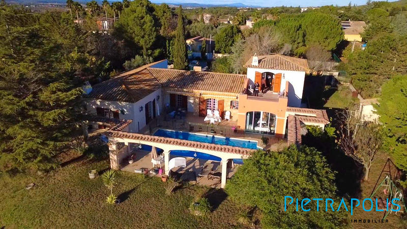 Villa - 287 m² - 8 pièces