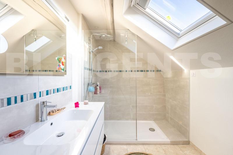 Corps de ferme - 270 m² - 9 pièces