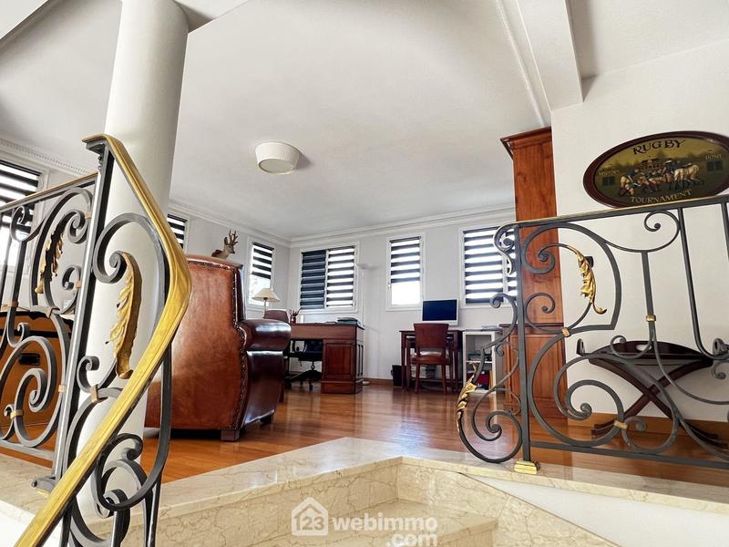 Maison - 190 m² - 6 pièces