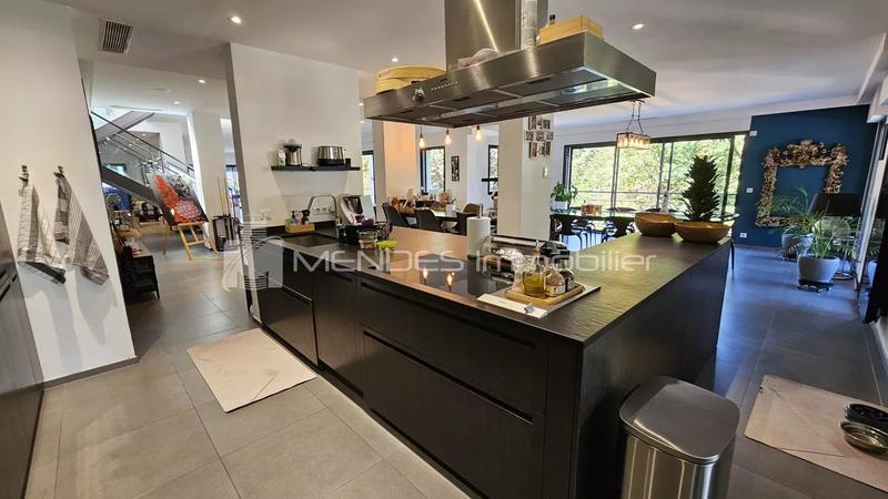 Villa - 353 m² - 6 pièces