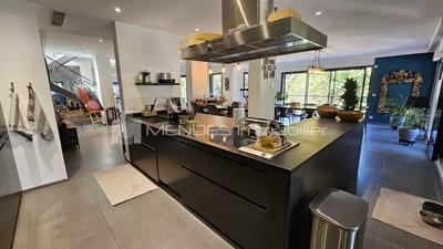 Villa - 353 m² - 6 pièces