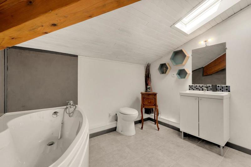 Maison - 195 m² - 7 pièces