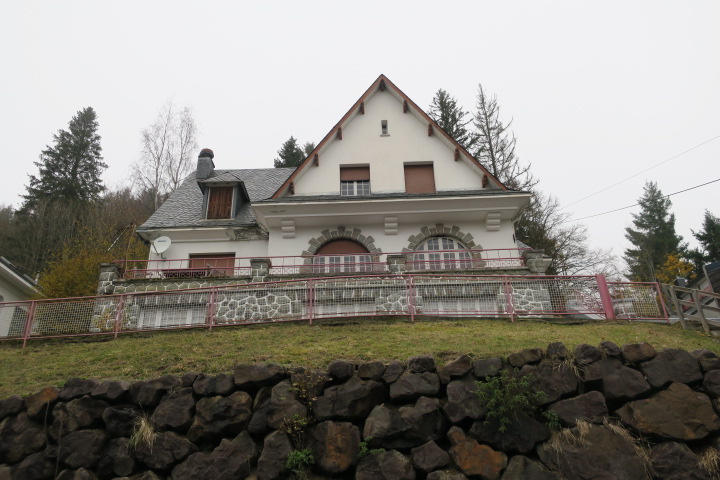 Maison - 344 m² - 10 pièces