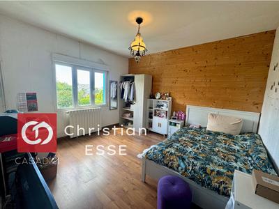 Maison - 164 m² - 9 pièces