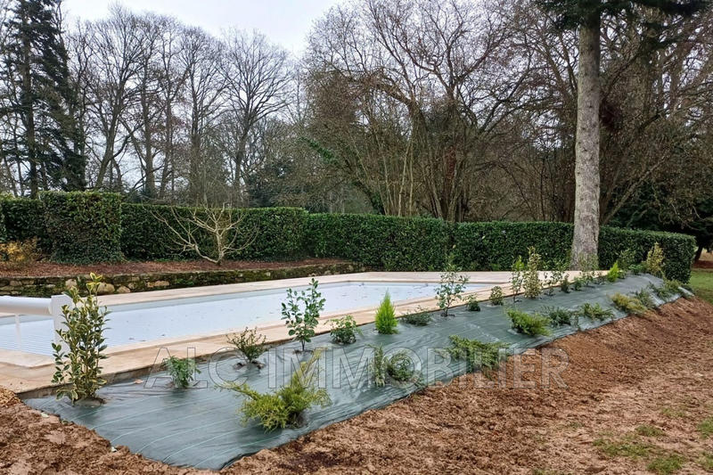 Propriété - 469 m² - 12 pièces