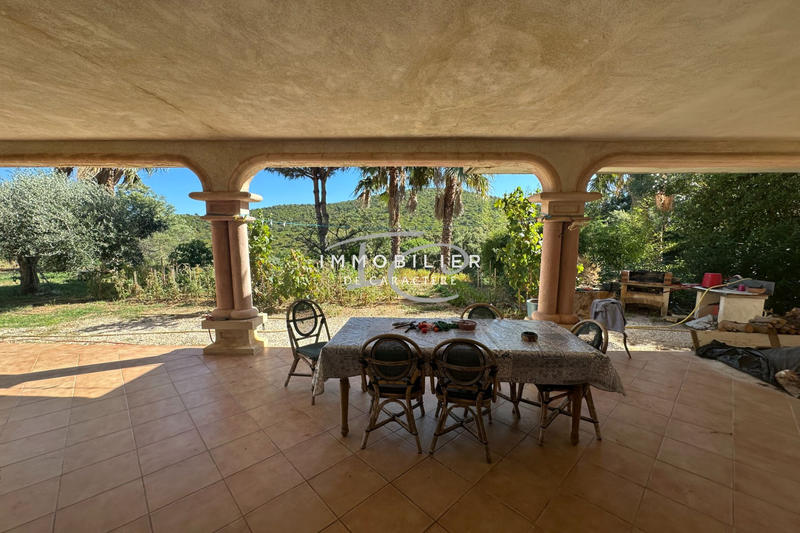 Maison - 300 m² - 14 pièces