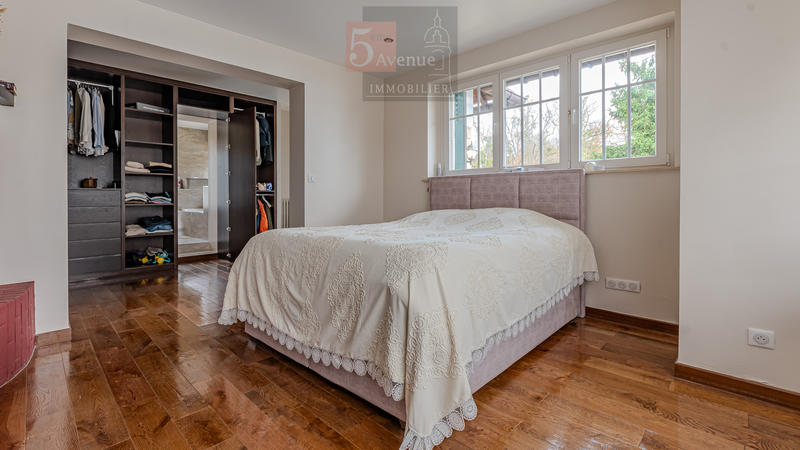 Maison - 220 m² - 6 pièces