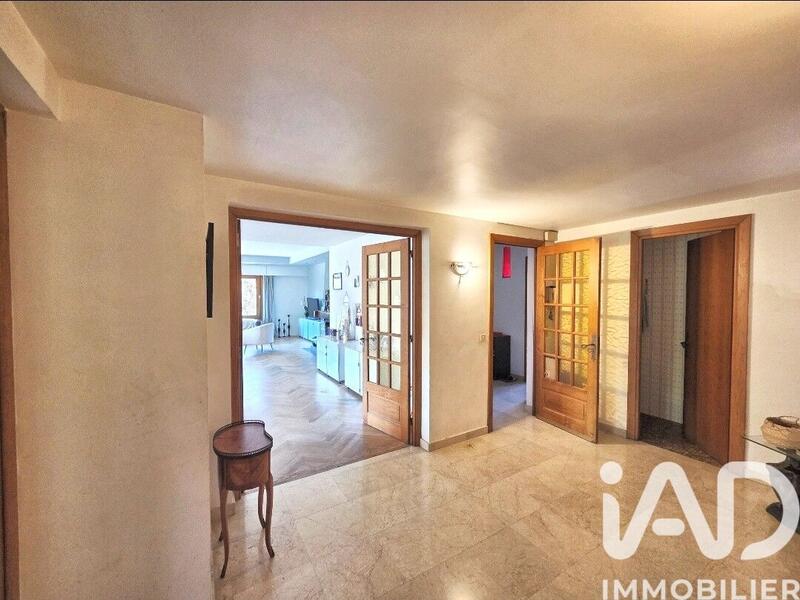 Maison - 307 m² - 10 pièces