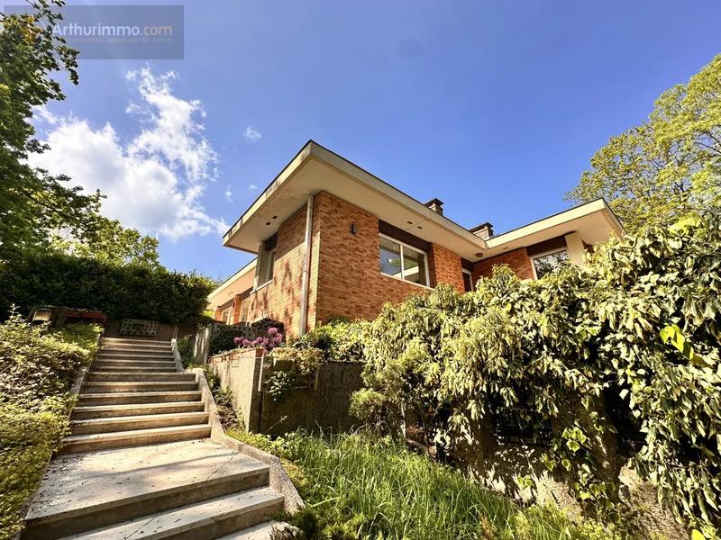 Maison - 240 m² - 6 pièces