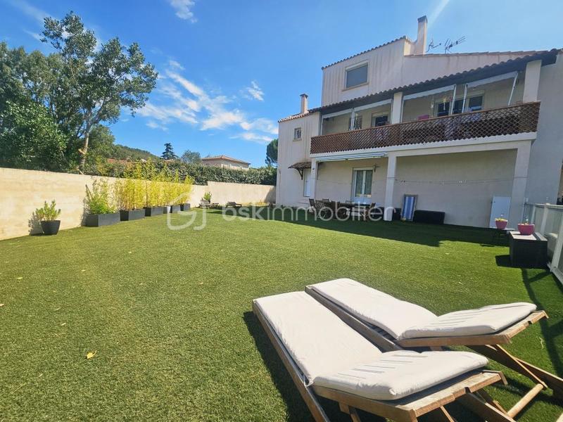 Villa - 192 m² - 9 pièces