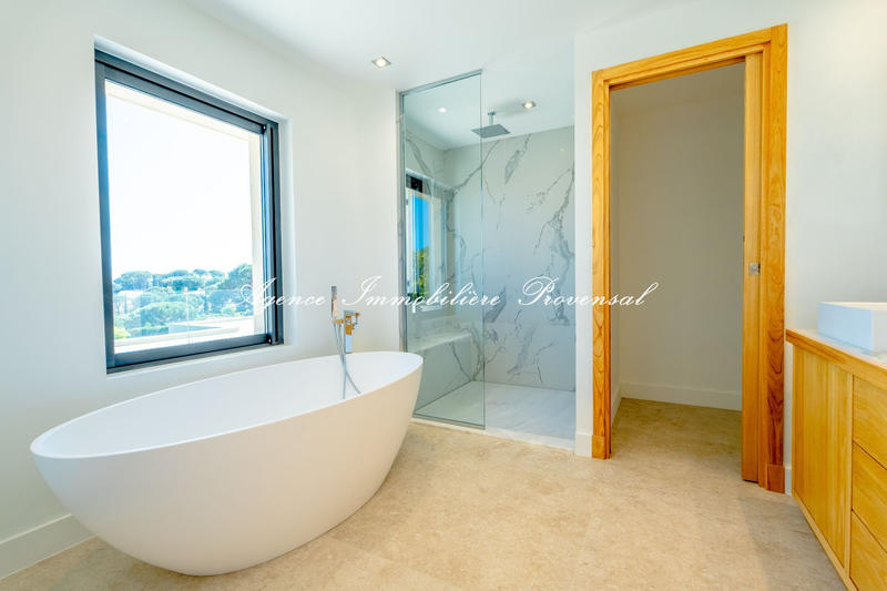 Villa - 370 m² - 6 pièces