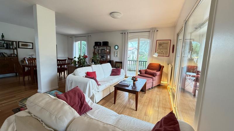 Maison traditionnelle - 210 m² - 8 pièces