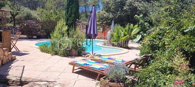 Propriété - 215 m² - 4 pièces