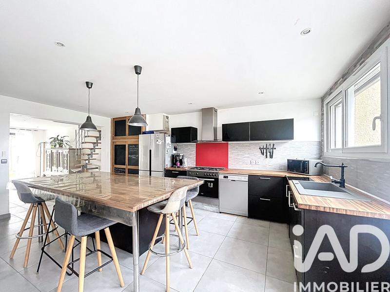 Maison - 181 m² - 6 pièces