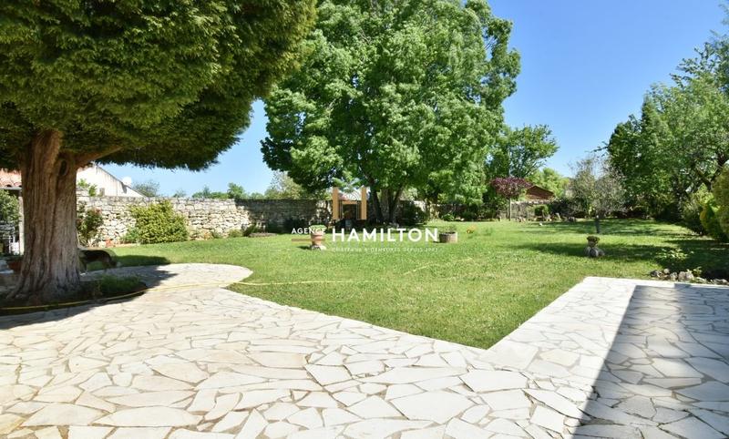 Maison - 223 m² - 8 pièces