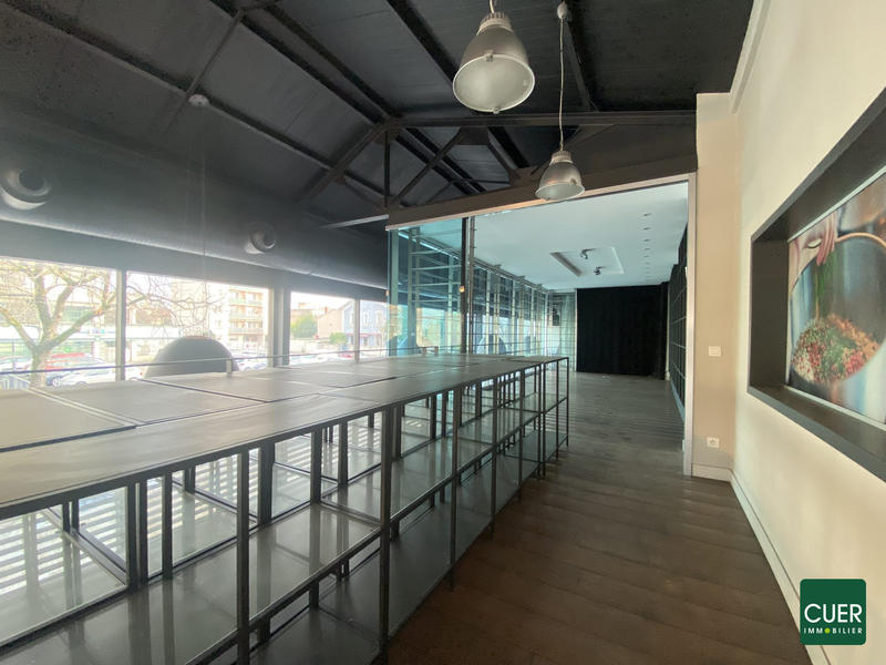 Local commercial - 263 m² - 5 pièces