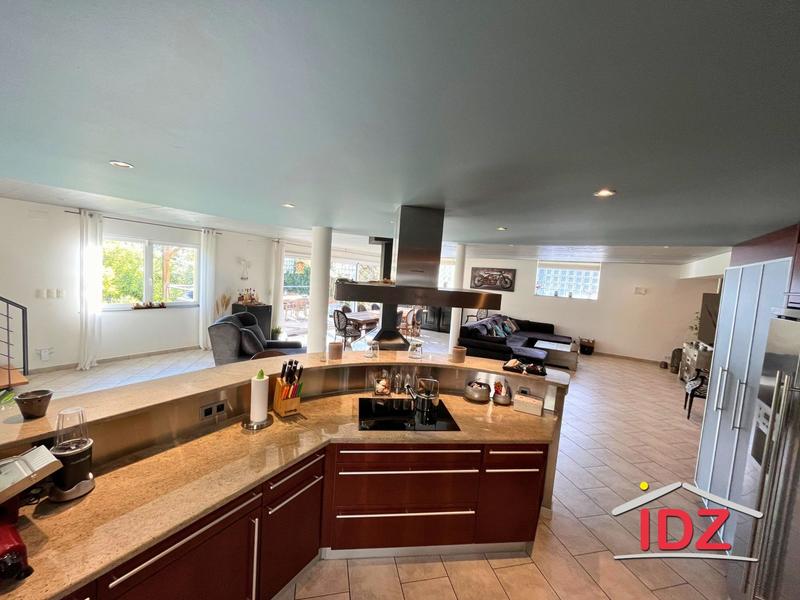 Villa - 318 m² - 9 pièces