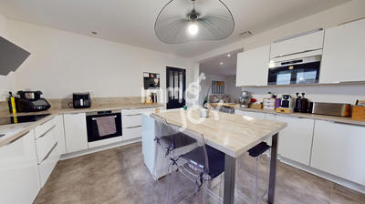 Villa - 213 m² - 8 pièces