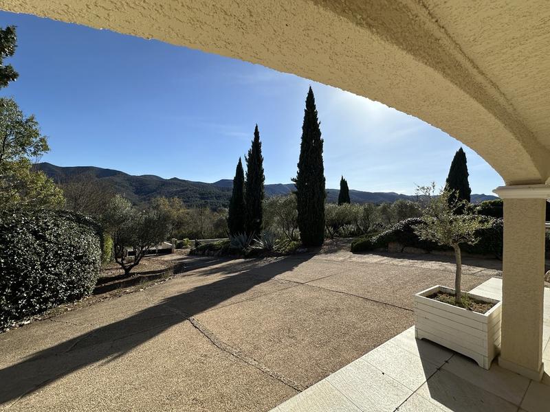 Villa - 212 m² - 6 pièces