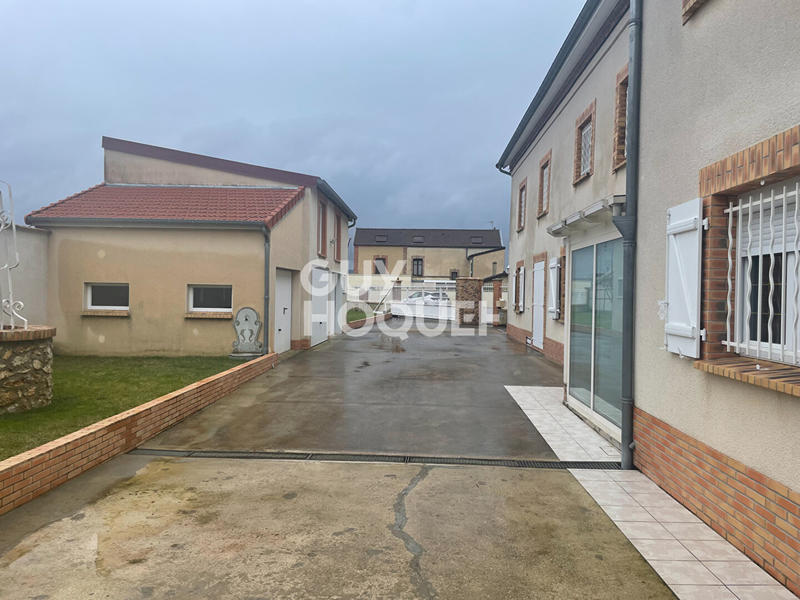 Maison - 223 m² - 9 pièces