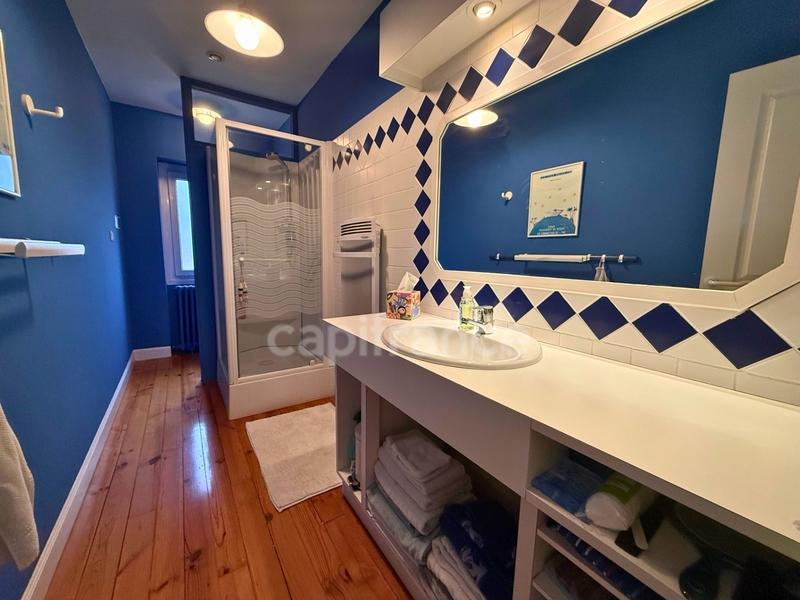 Maison - 195 m² - 9 pièces