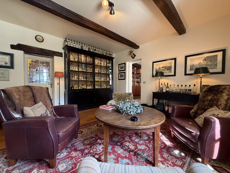 Maison - 280 m² - 10 pièces