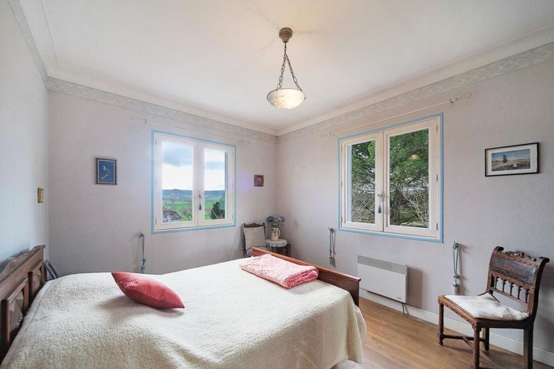 Maison - 98 m² - 5 pièces