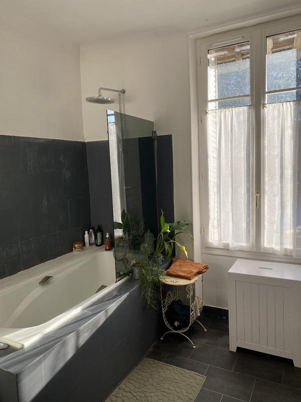 Propriété - 182 m² - 6 pièces