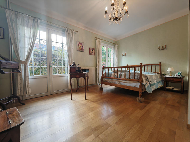 Maison - 180 m² - 7 pièces